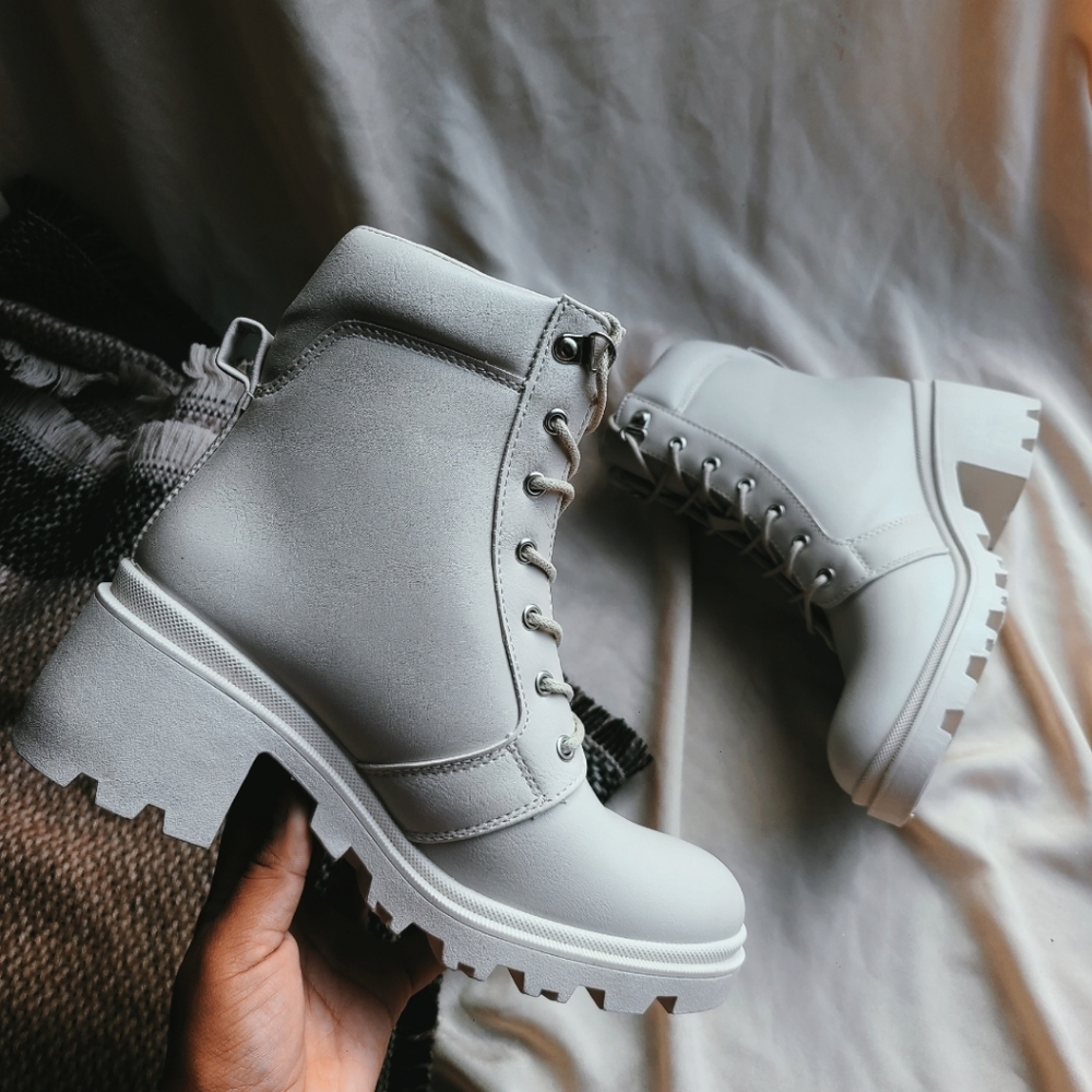 🆕️The Louise// Stone faux leather Boot - Picture 3 of 4